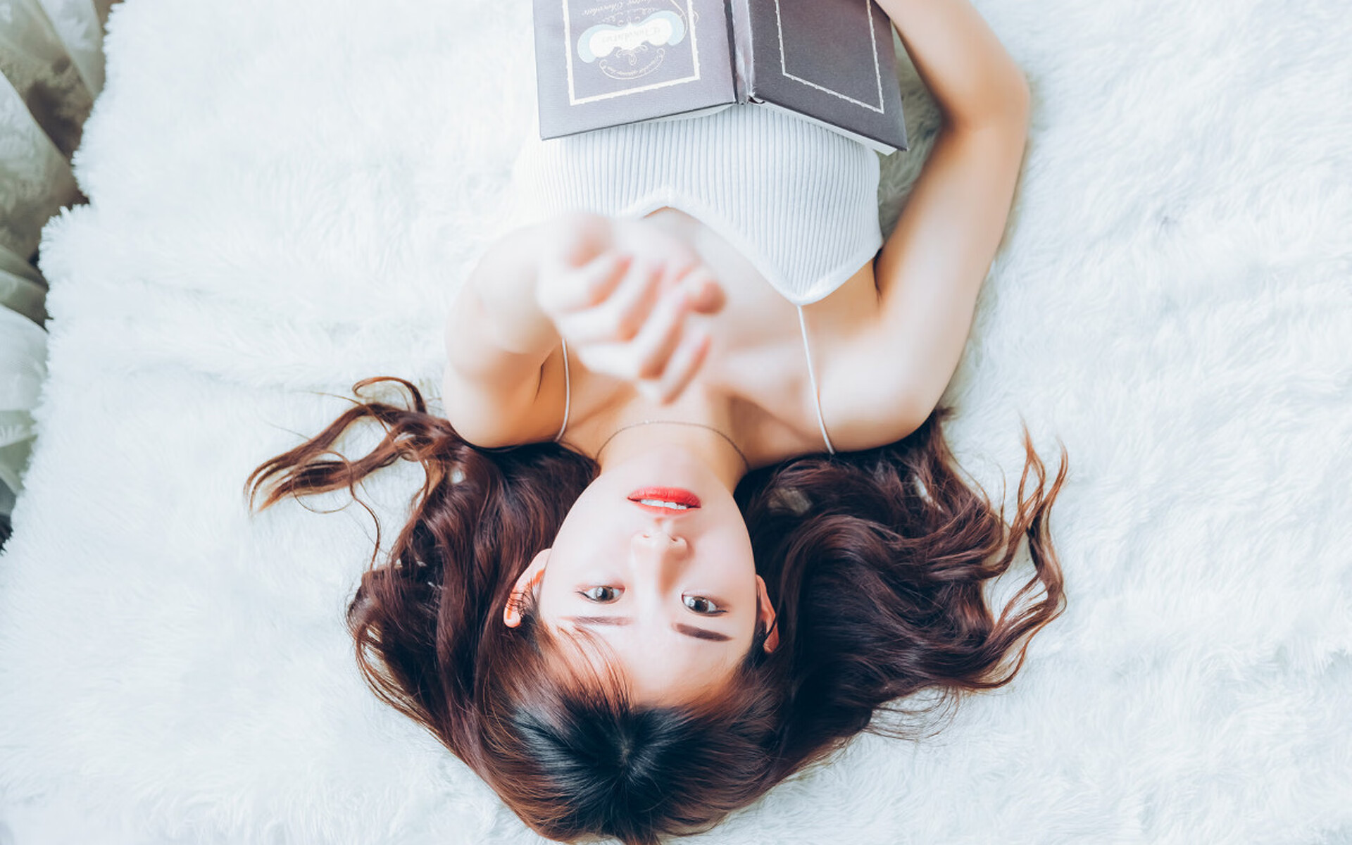 看到你的关键词组合，我立刻被这种跨越地域、文化与竞技项目的奇妙碰撞所吸引。这不像是一场常规的足球报道，更像是一个充满隐喻和想象力的绝佳创作起点