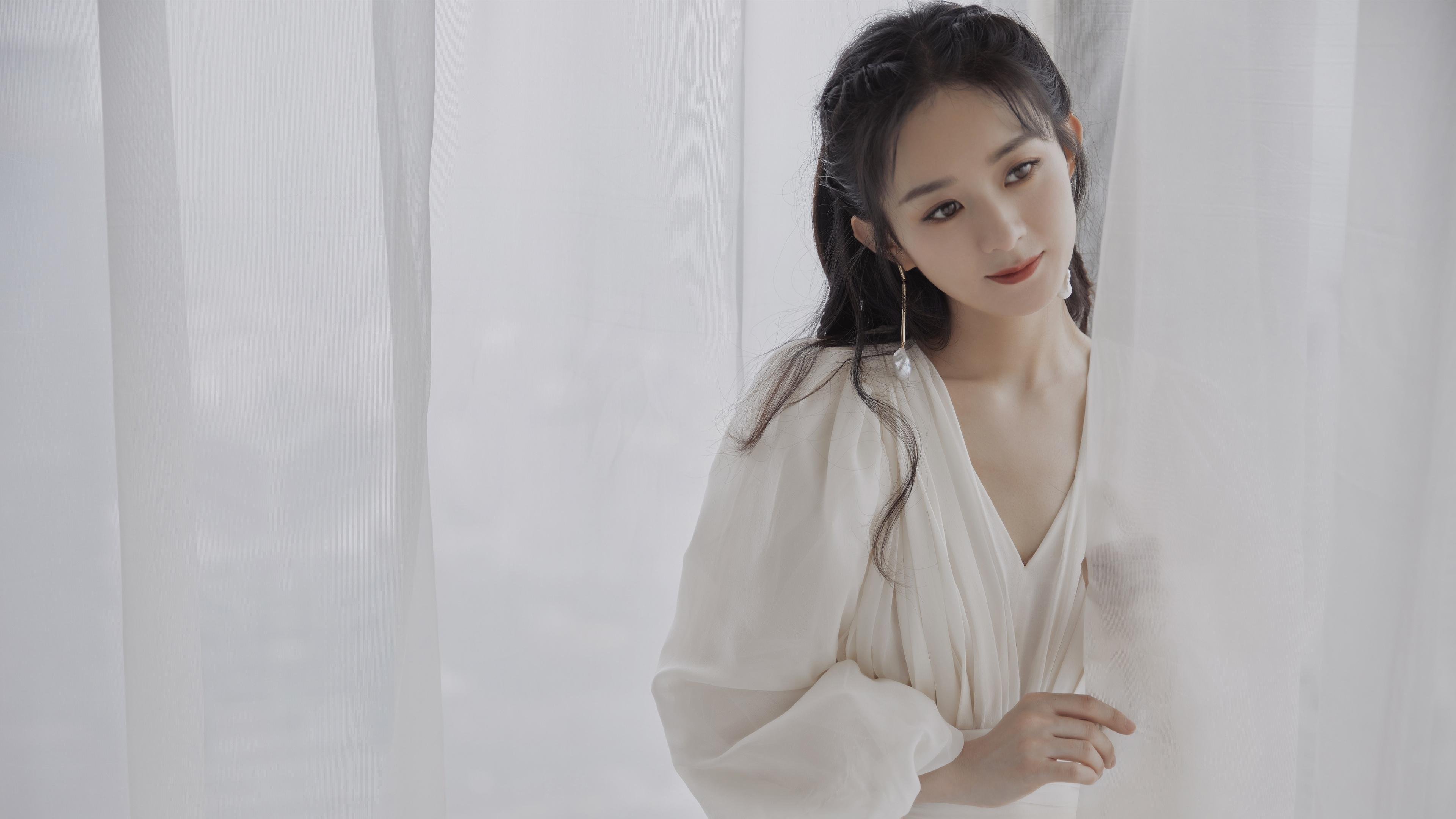 鹰翼遮蔽温布利，当老鹰的利爪按住蓝衣骑士的咽喉