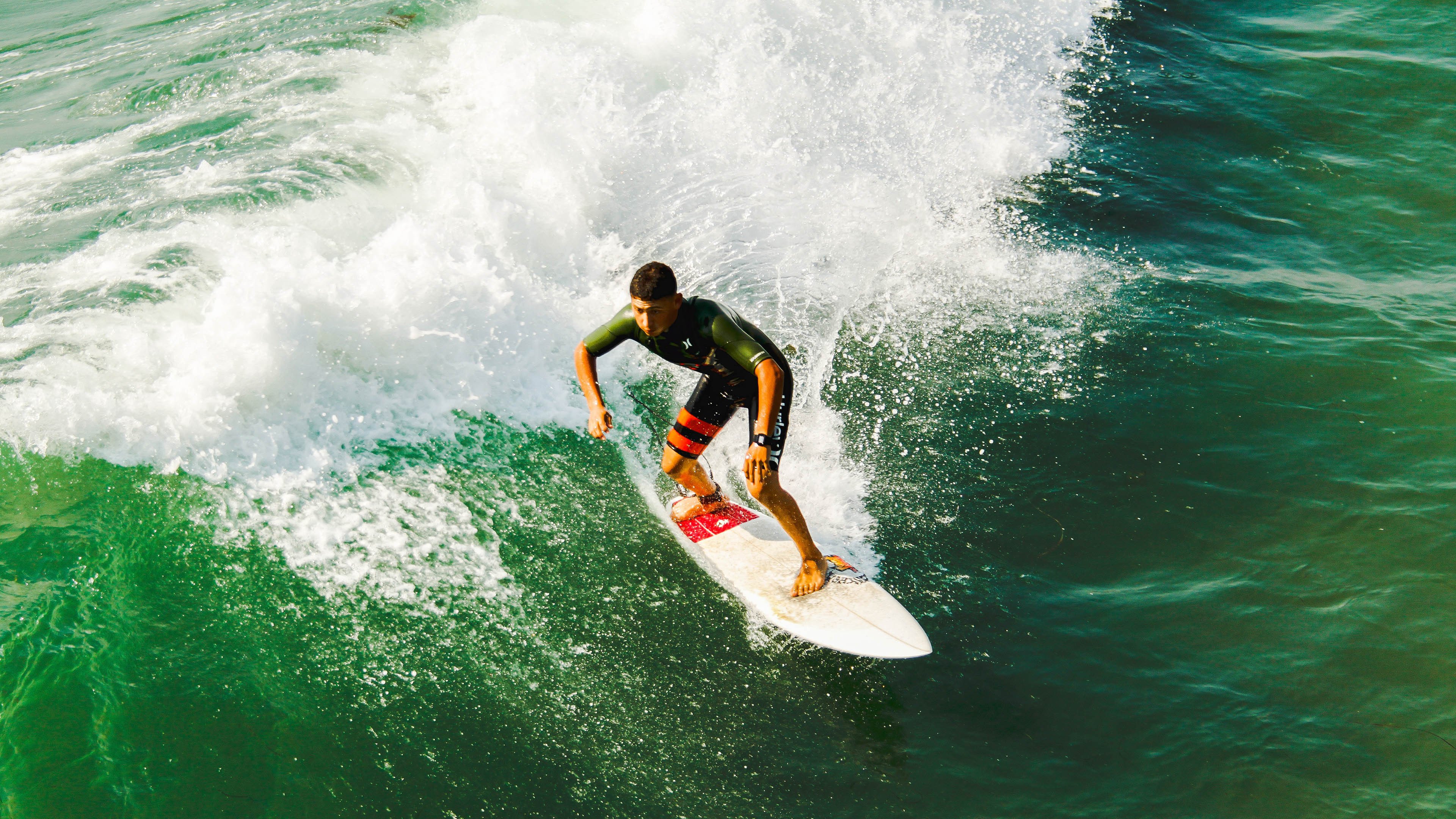 双城记，德比的烈焰与东方的逆袭—体育意志的平行交响