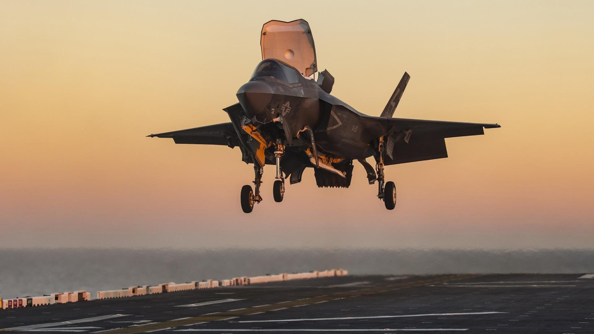 沙漠风暴席卷赛场，凯塞多一夜封神，阿尔及利亚奇迹夜淘汰格子军团