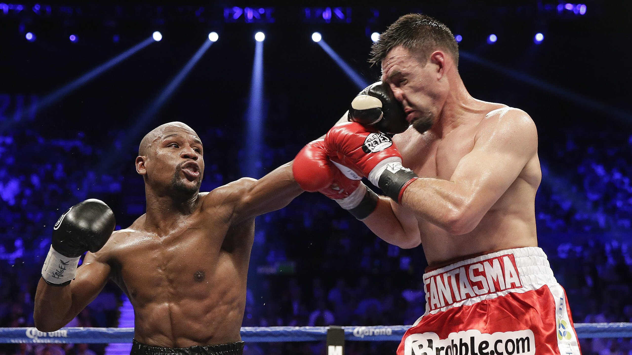 绿茵剧场正上演篮球剧本，德甲争冠战的国王与尼克斯