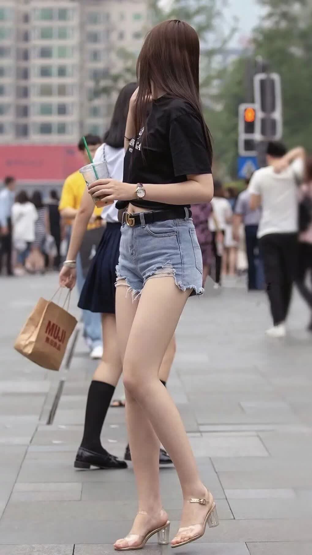 这是一篇为您定制的文章，标题注重冲突感与唯一性的戏剧张力，内容则围绕关键先生塔雷米展开叙事